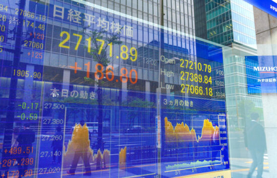 日経平均株価が上がるとどうなる？生活に与える影響は？