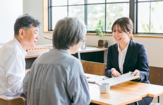 相談を受けるFP